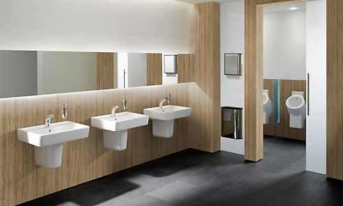 bath design witih wall elements like real wood